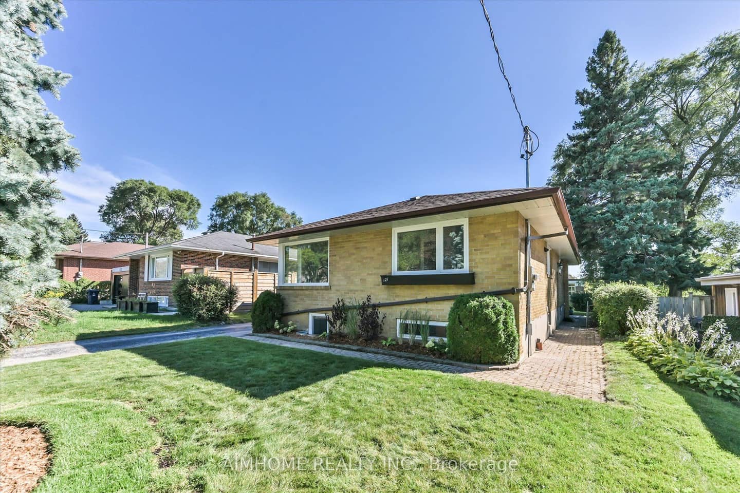 121 Wyndcliff Crescent, Toronto, ON M4A 2J9
