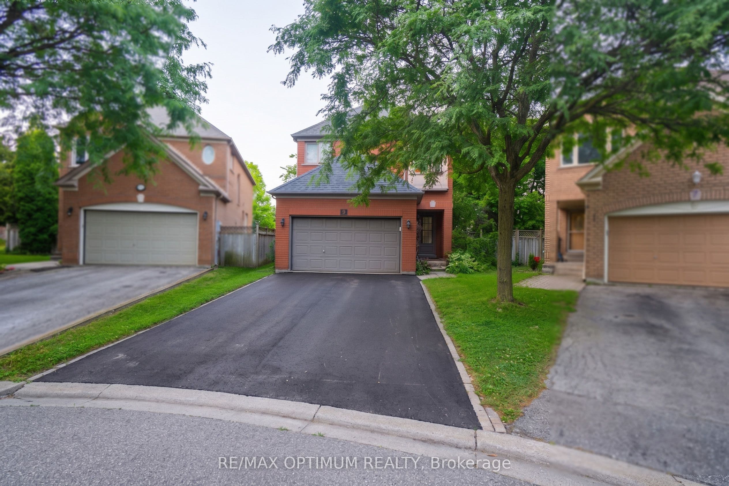 9 Inwood Place, Brampton, ON L6R 1T2