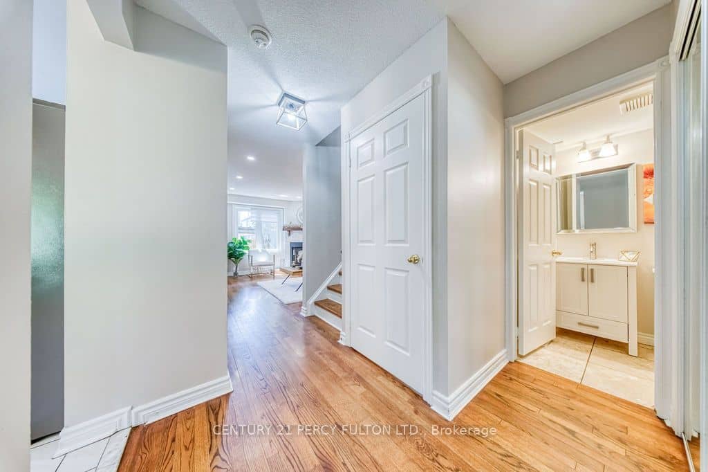 5522 Holbrook Road, Mississauga, ON L5M 5G4