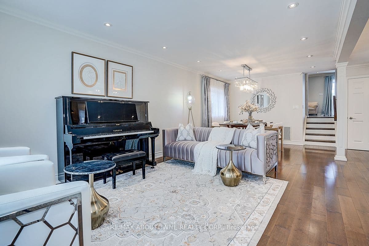 99 Brahms Avenue, Toronto, ON M2H 1H5