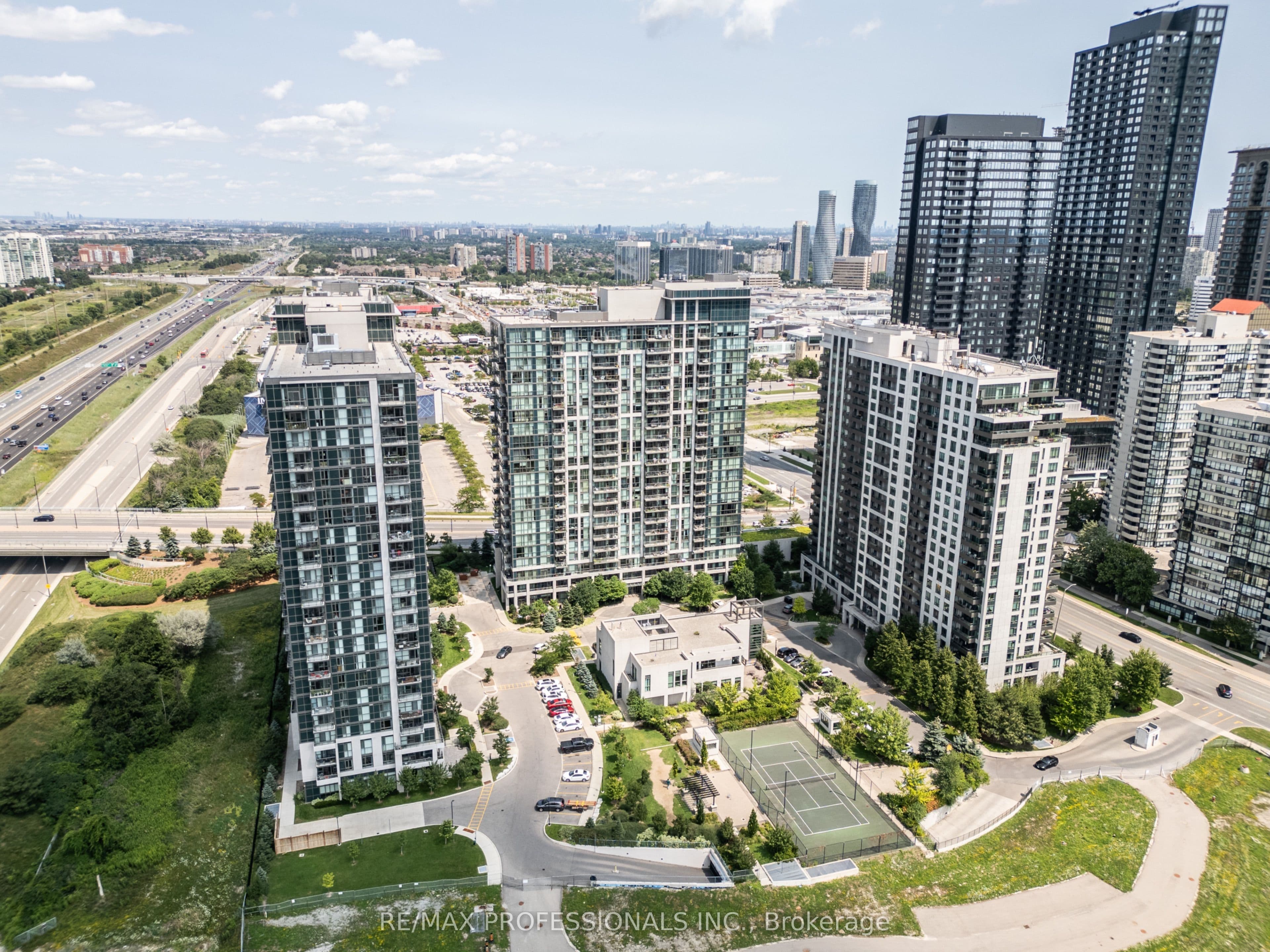339 Rathburn Road W 1511, Mississauga, ON L5B 0C8