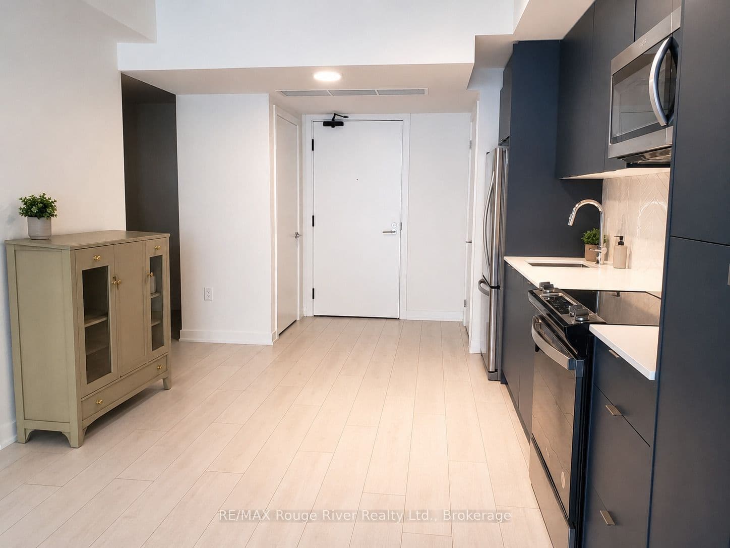 1614 Charles Street 439, Whitby, ON L1N 0P4