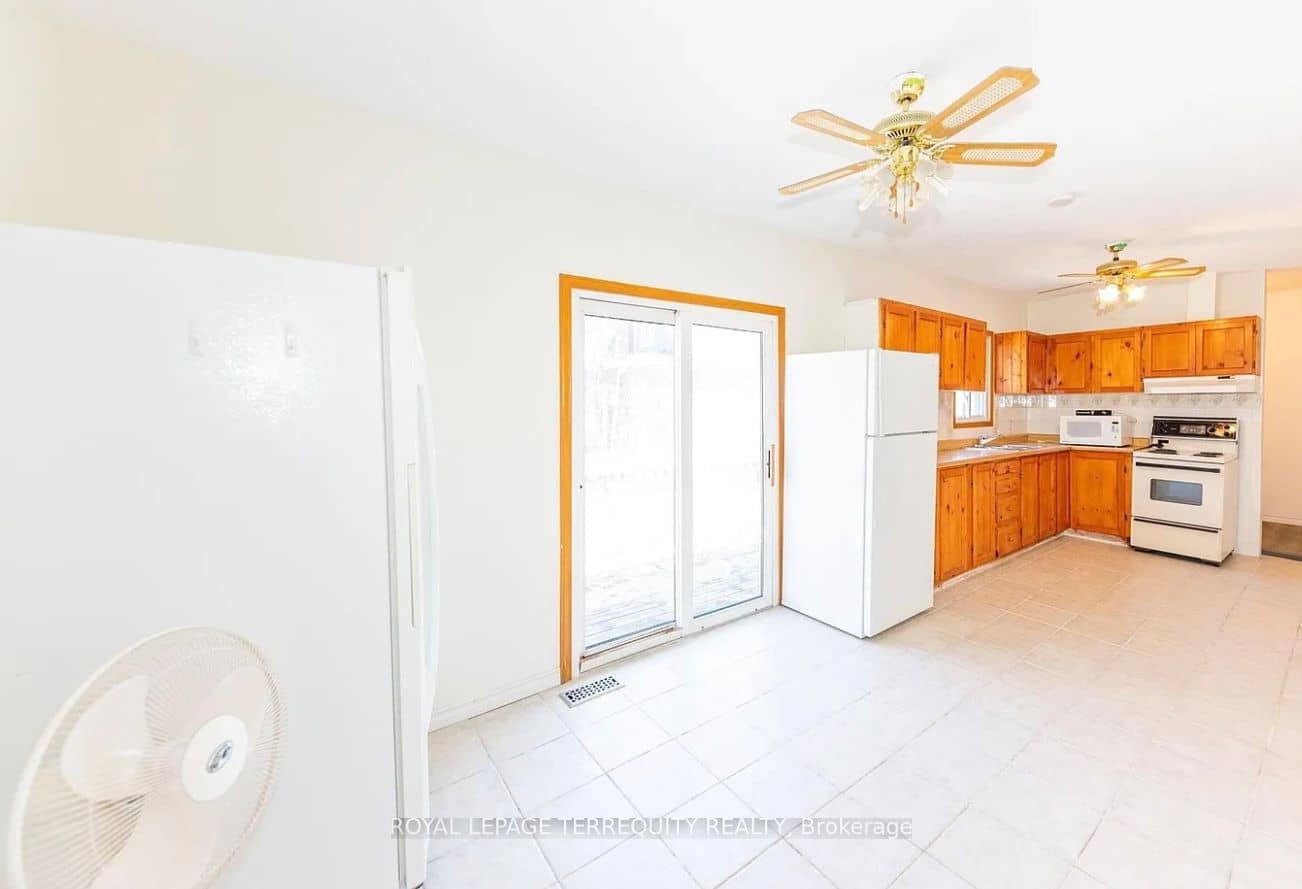 252 Bloor Street E, Oshawa, ON L1H 3M6