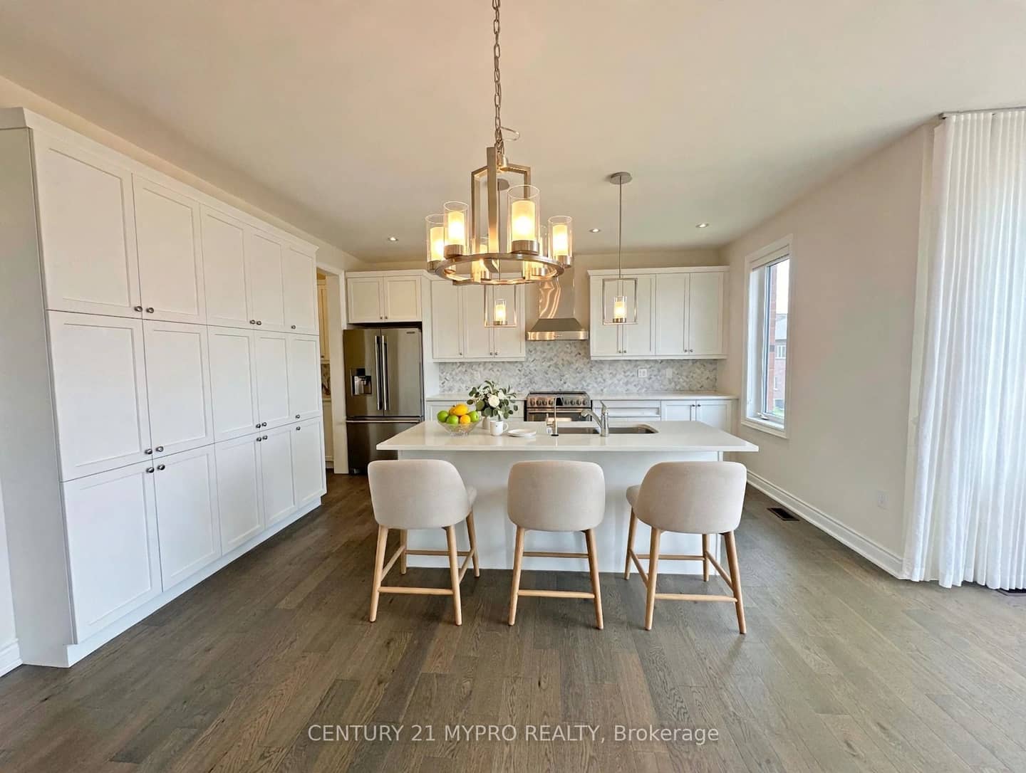401 Seaview Heights, East Gwillimbury, ON L9N 0Y4