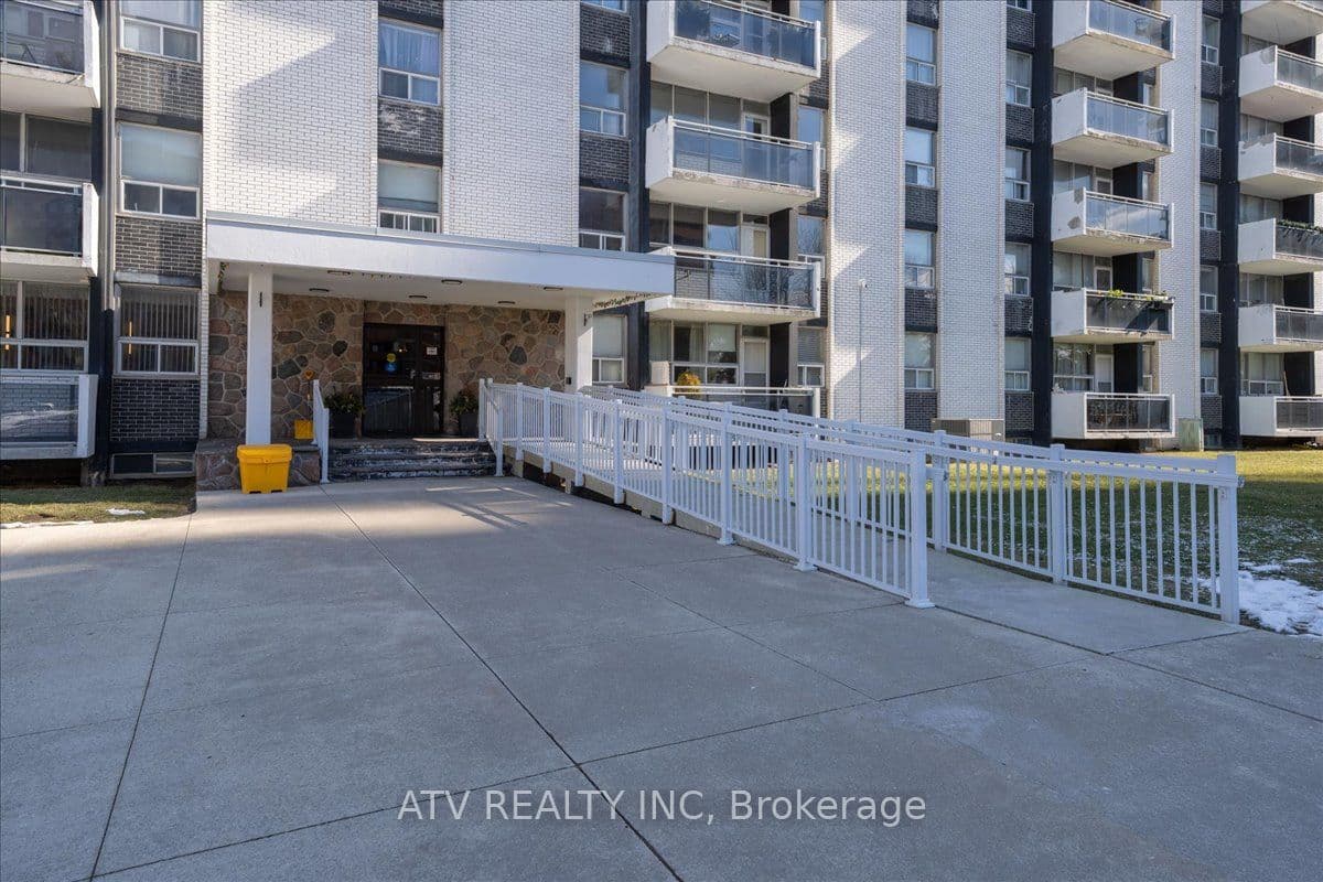 151 La Rose Avenue 804, Toronto, ON M9P 1B3