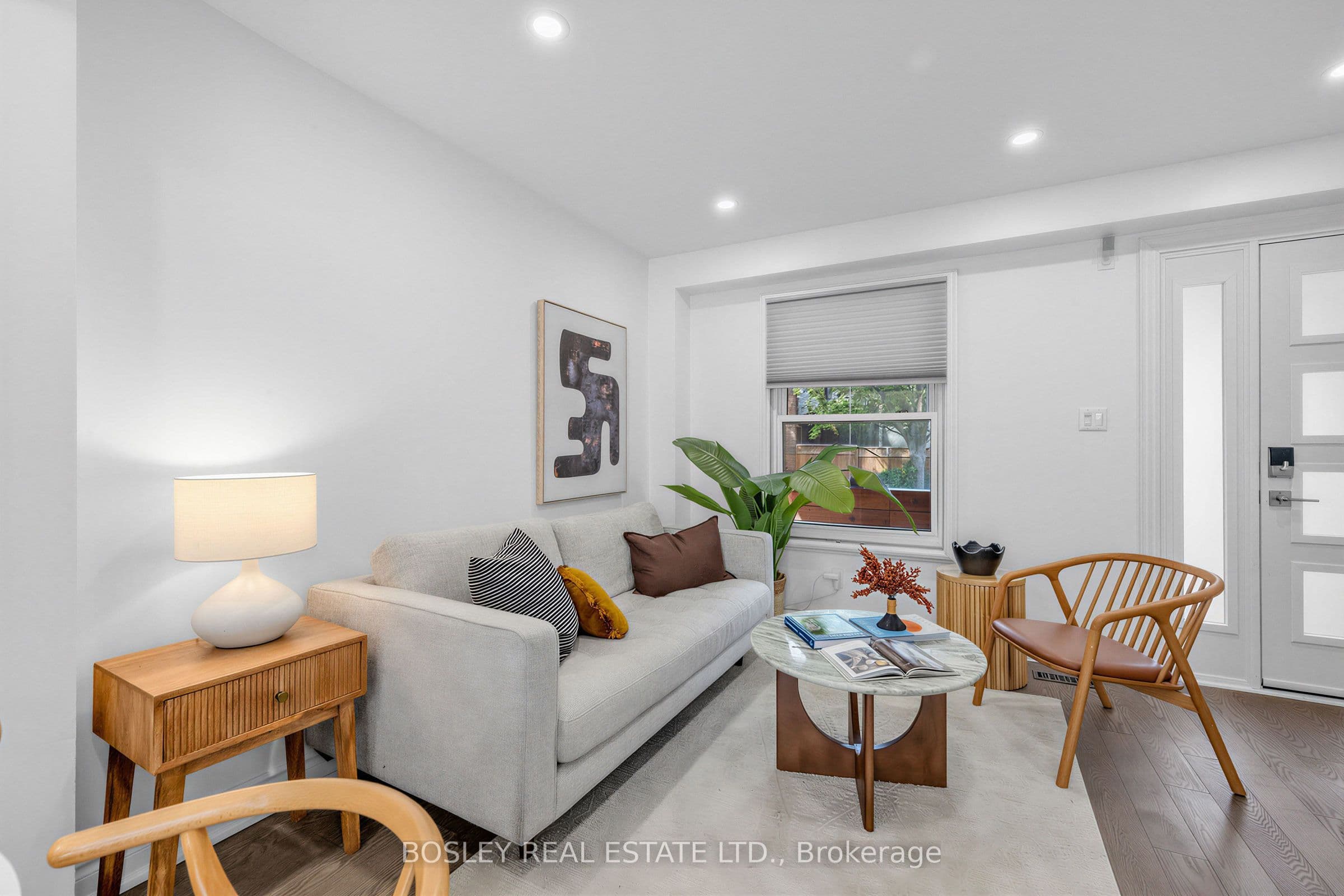 153 Lambertlodge Avenue, Toronto, ON M6G 3X4