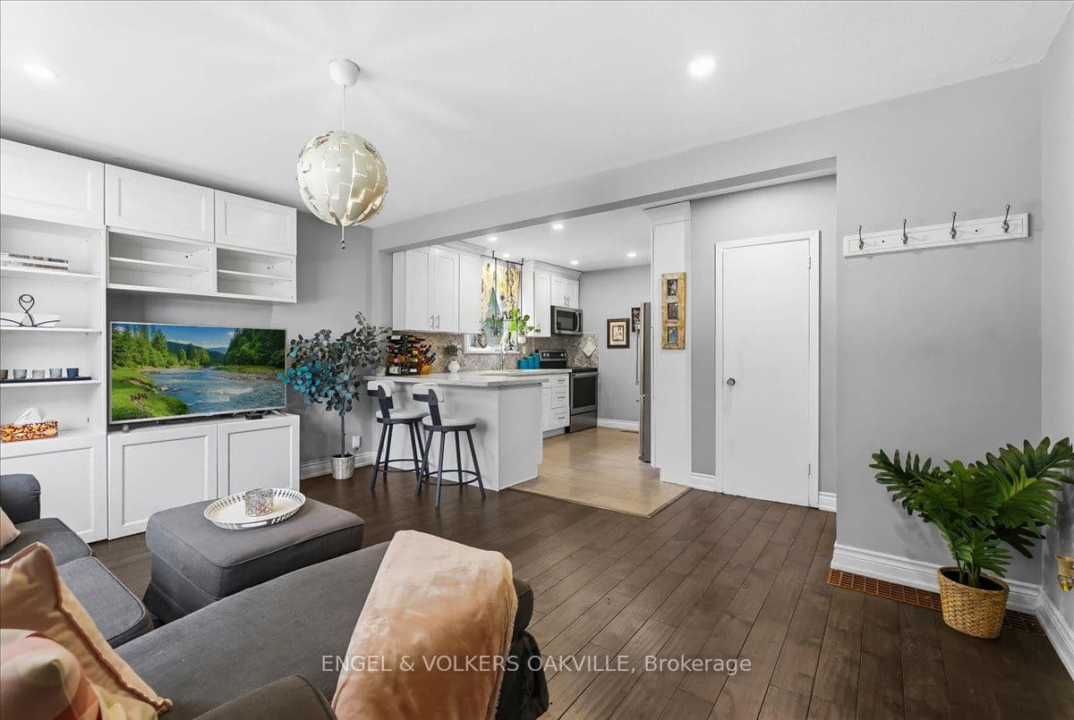 22 Falaise Road, Toronto, ON M1E 3B5