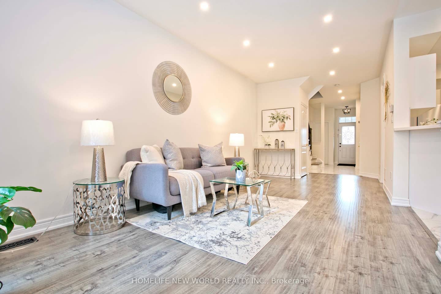 16 Venture Avenue, Richmond Hill, ON L4S 2P2