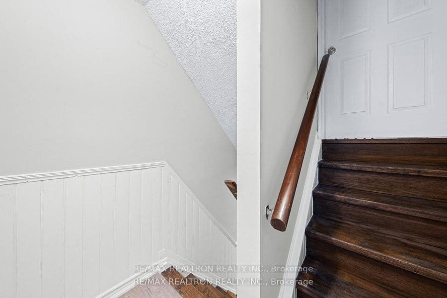 162 Walton Drive Basement, Aurora, ON L4G 3R8