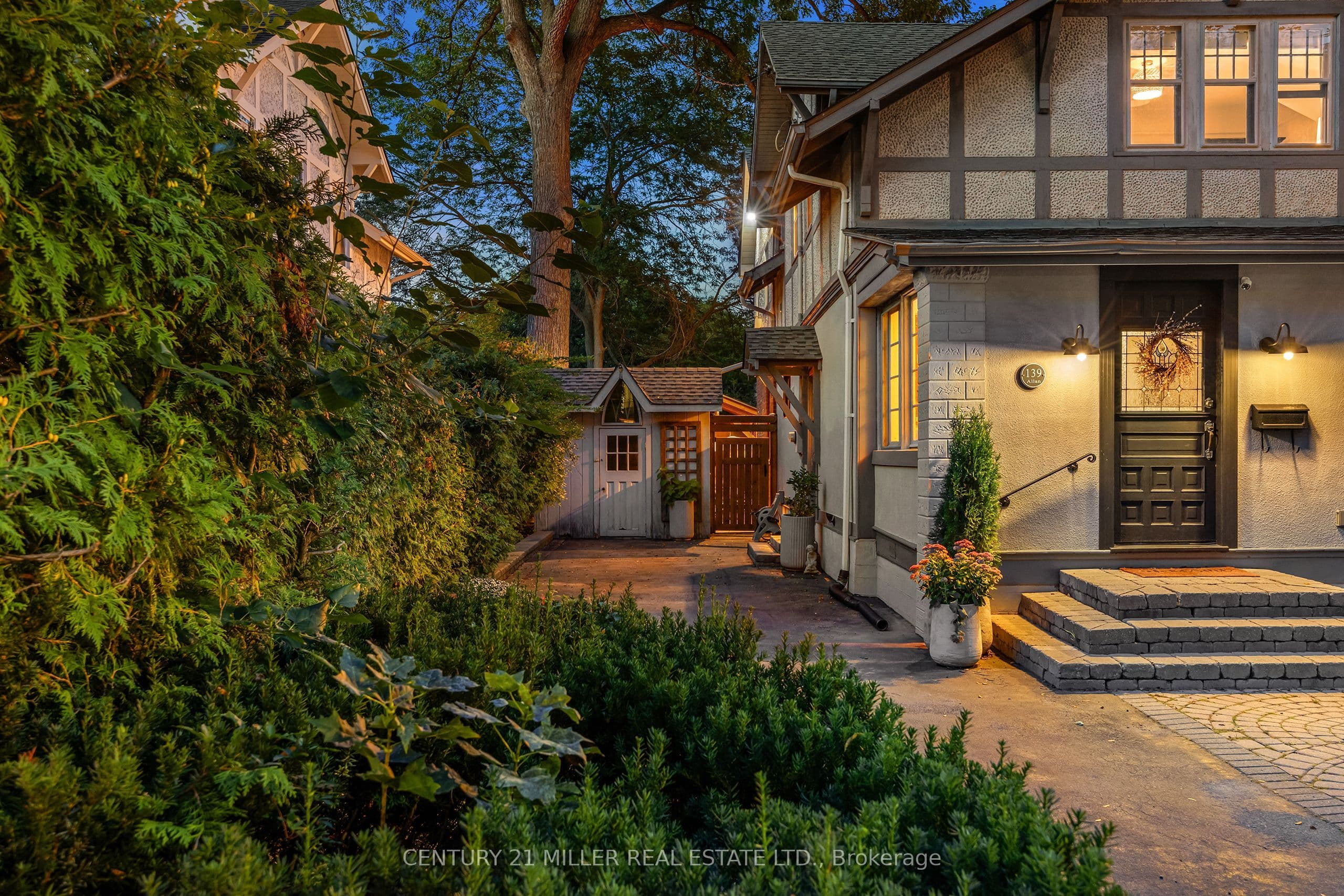 139 Allan Street, Oakville, ON L6J 3N6