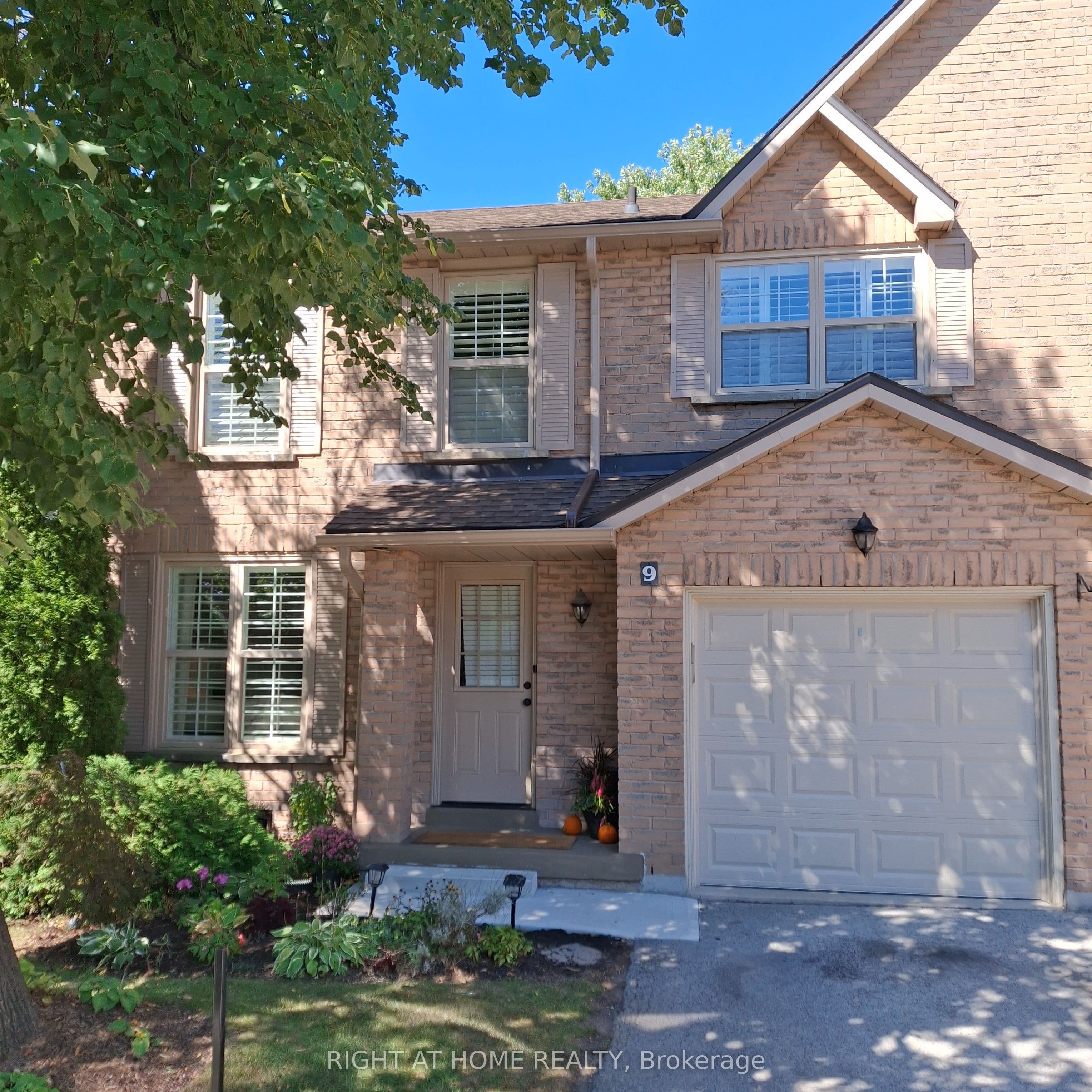2272 Mowat Avenue 9, Oakville, ON L6H 5L8