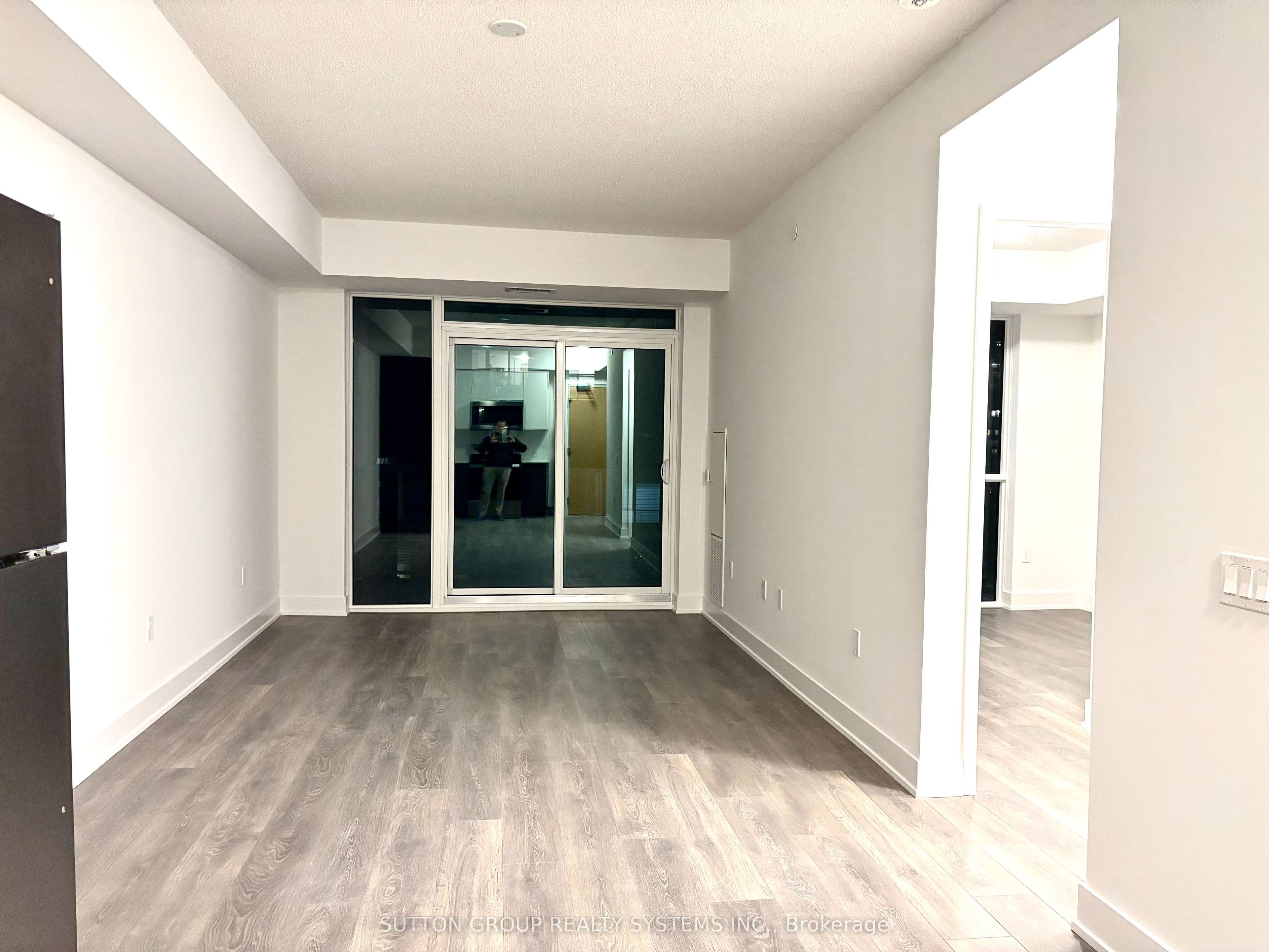 204 Burnhamthorpe Road E 903, Mississauga, ON L5A 0B3