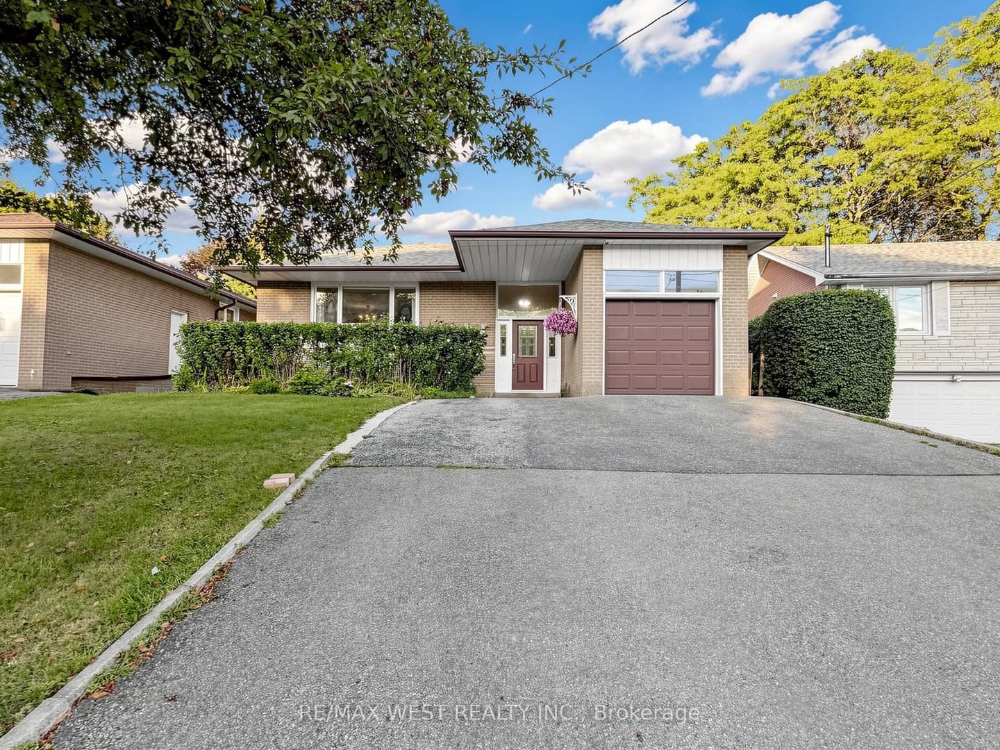 941 Willowdale Avenue, Toronto, ON M2M 3C3
