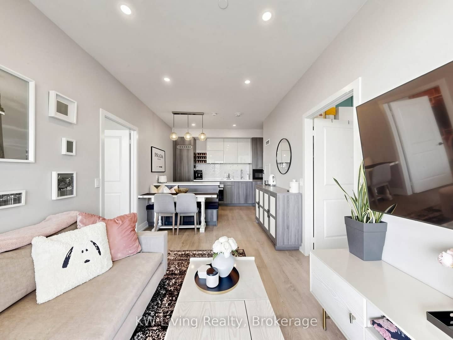11 Lillian Street 406, Toronto, ON M4S 0C3