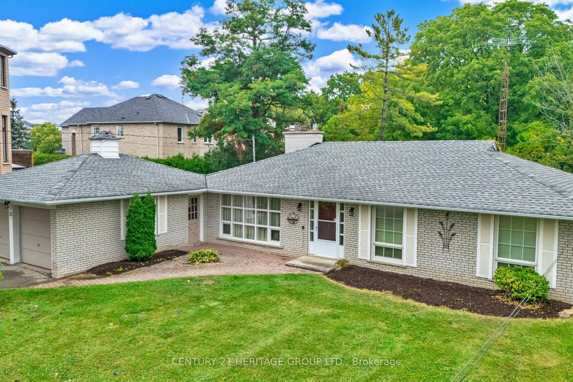 22 Poplar Drive, Richmond Hill, ON L4E 2X6