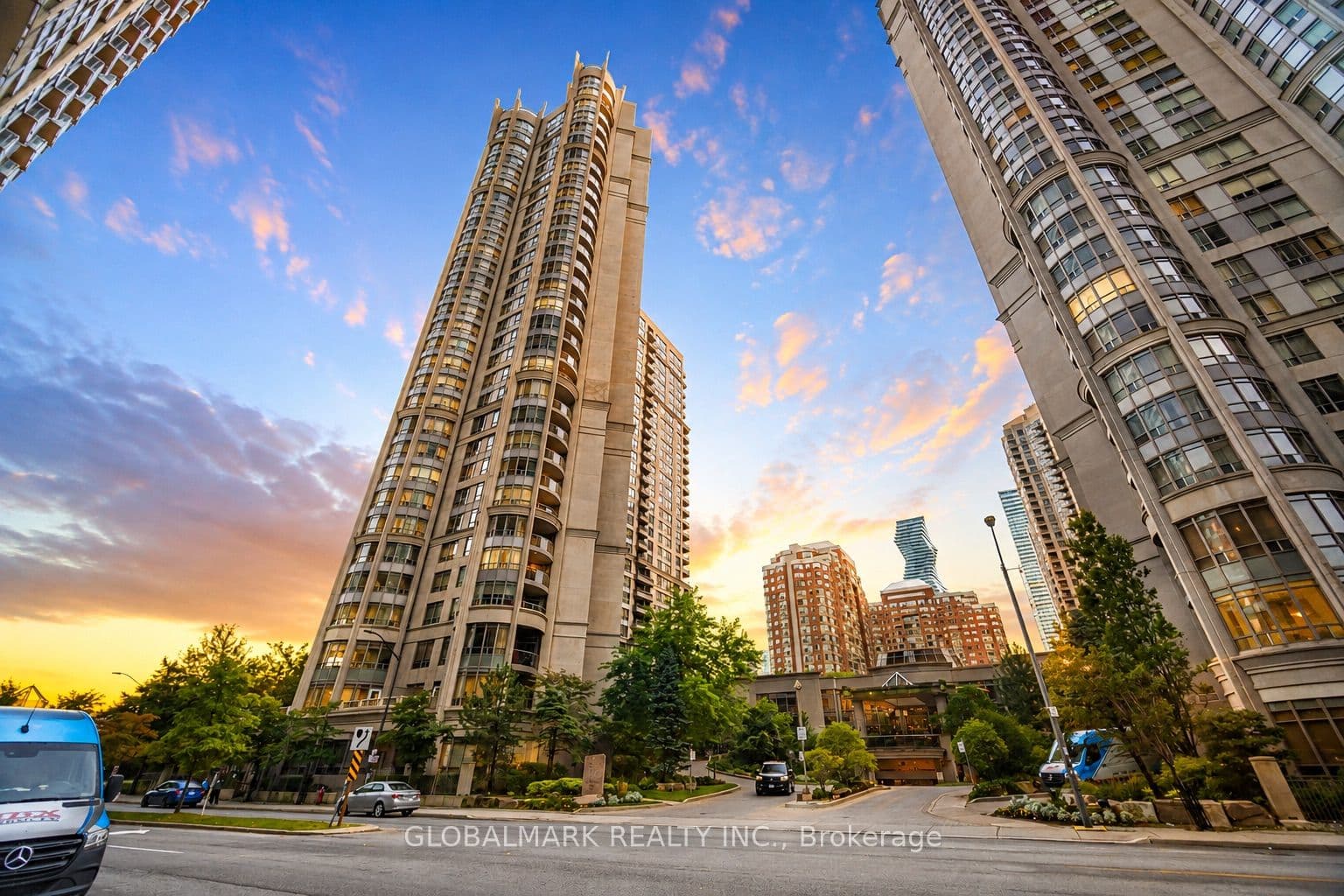 3880 duke of york Boulevard S Ph2, Mississauga, ON L5B 4M7