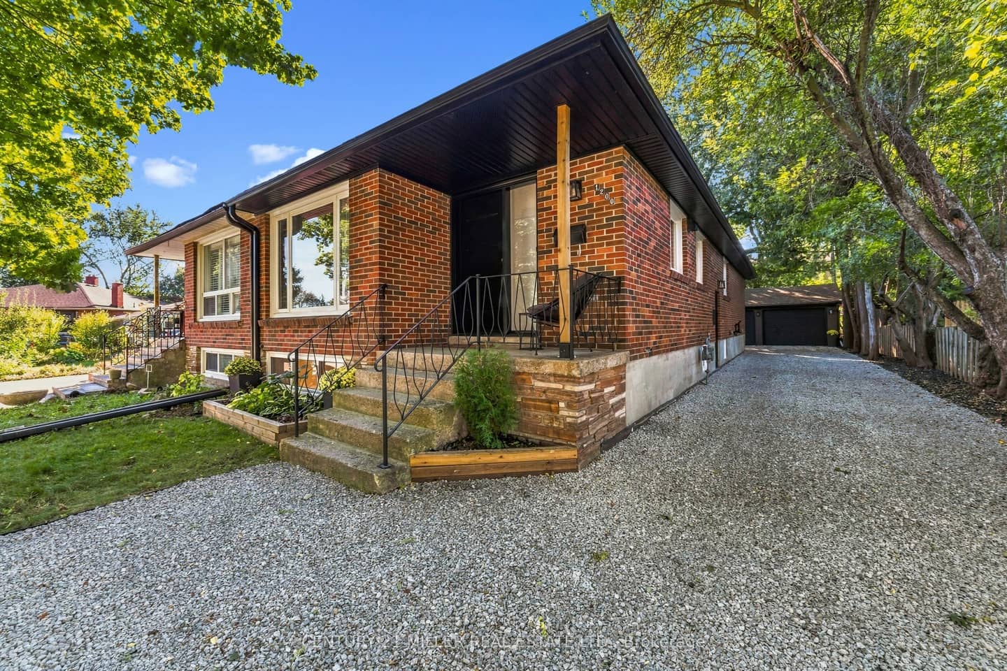 1200 Ingledene Drive, Oakville, ON L6H 2H9