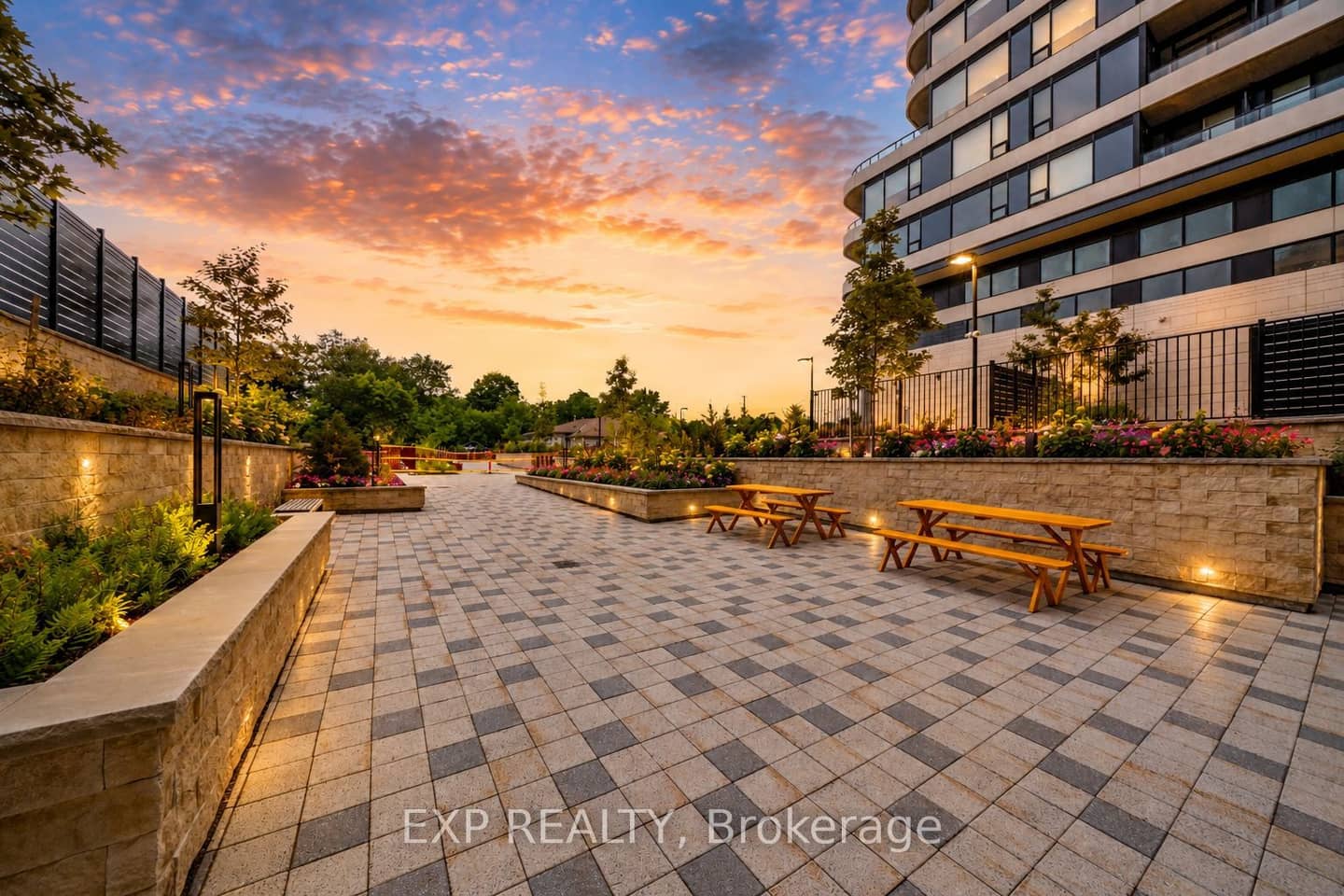 8188 Yonge Street 235, Vaughan, ON L4J 0M2