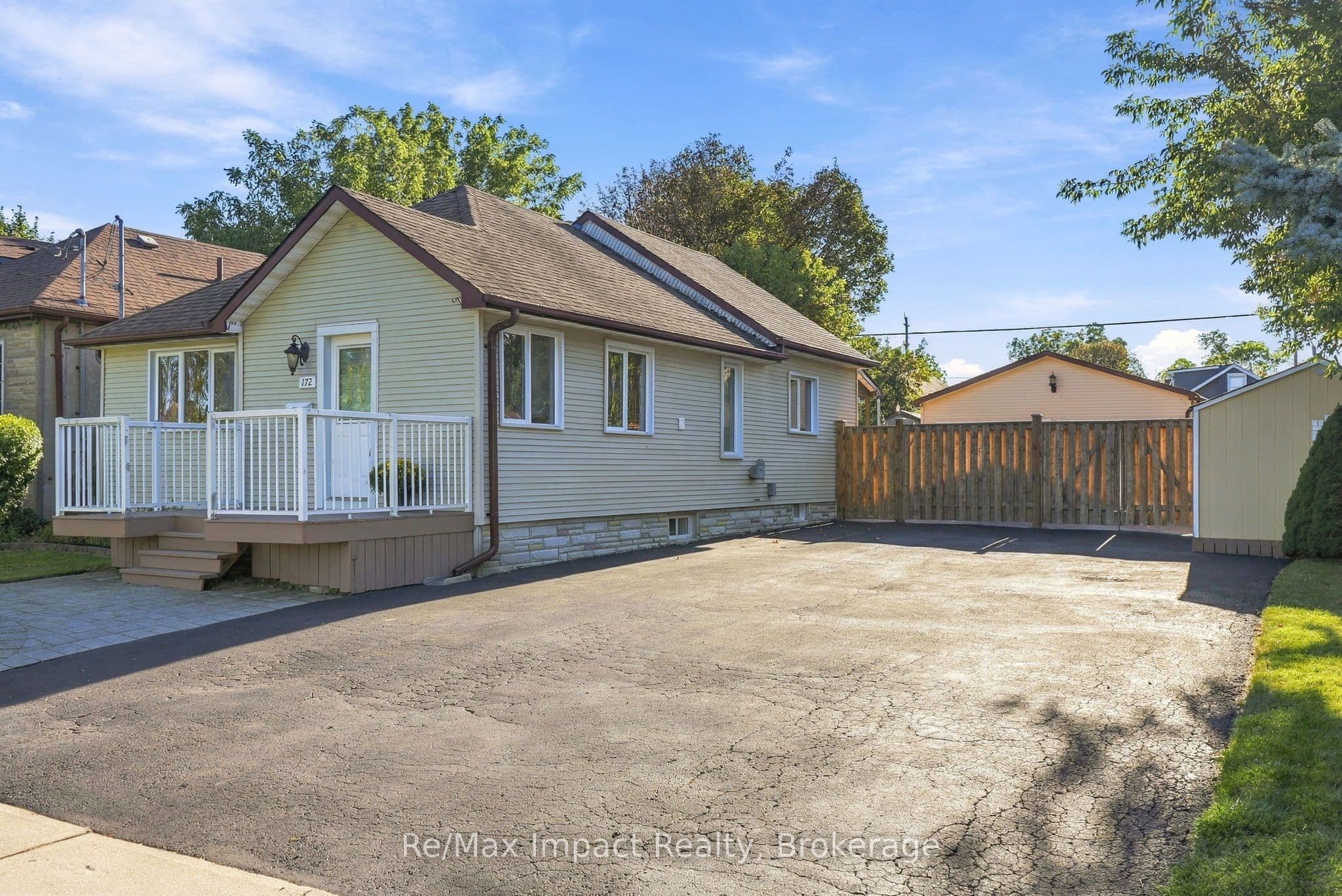 172 Roxborough Avenue, Oshawa, ON L1G 5W5