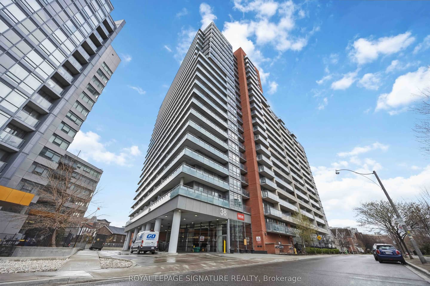 38 Joe Shuster Way 1625, Toronto, ON M6K 0A5