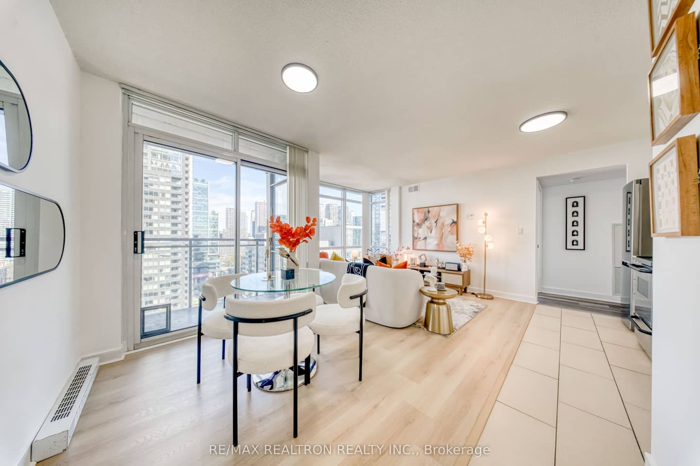15 Fort York Boulevard 2506, Toronto, ON M5V 3Y4