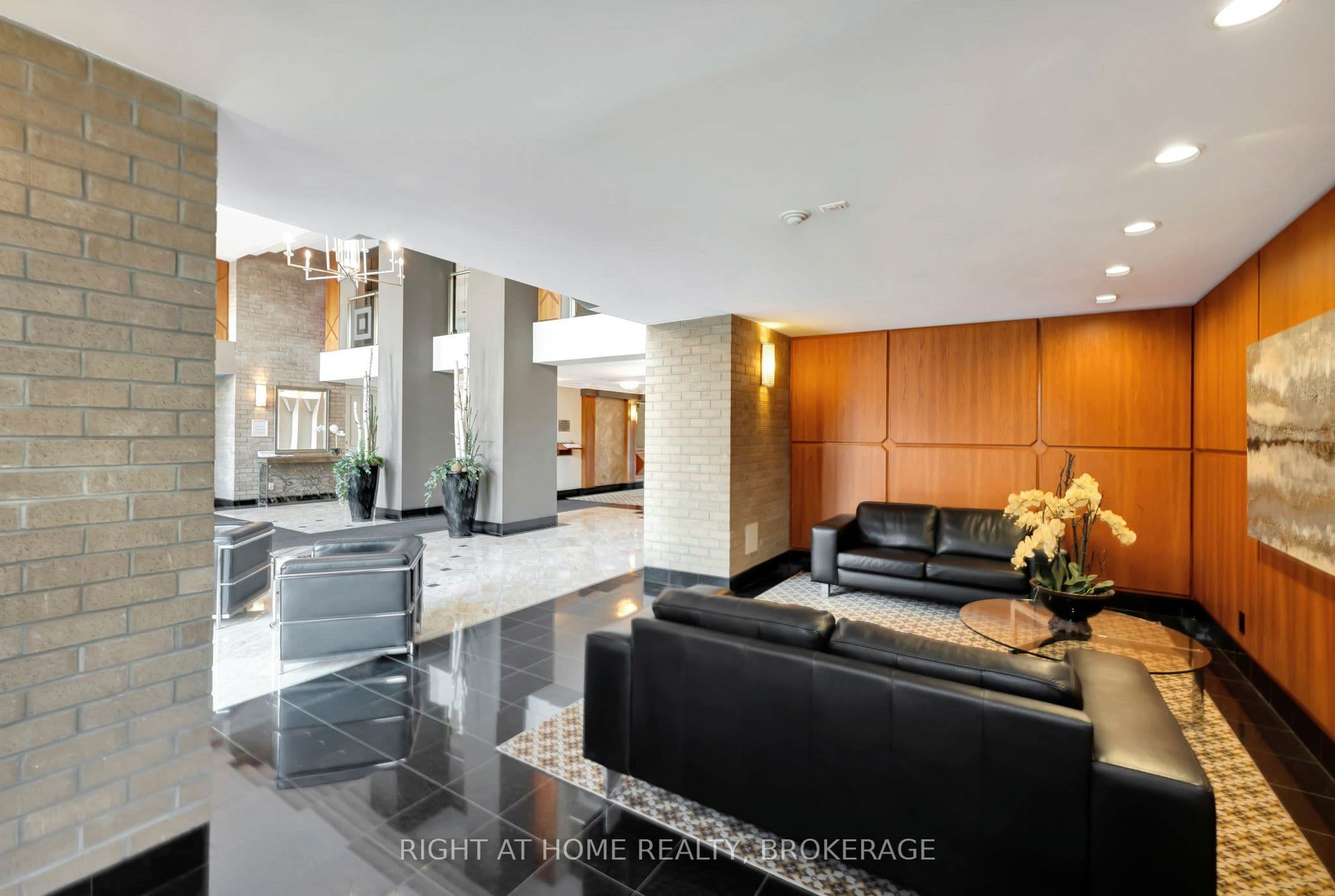 2190 Lakeshore Road 802, Burlington, ON L7R 4K1