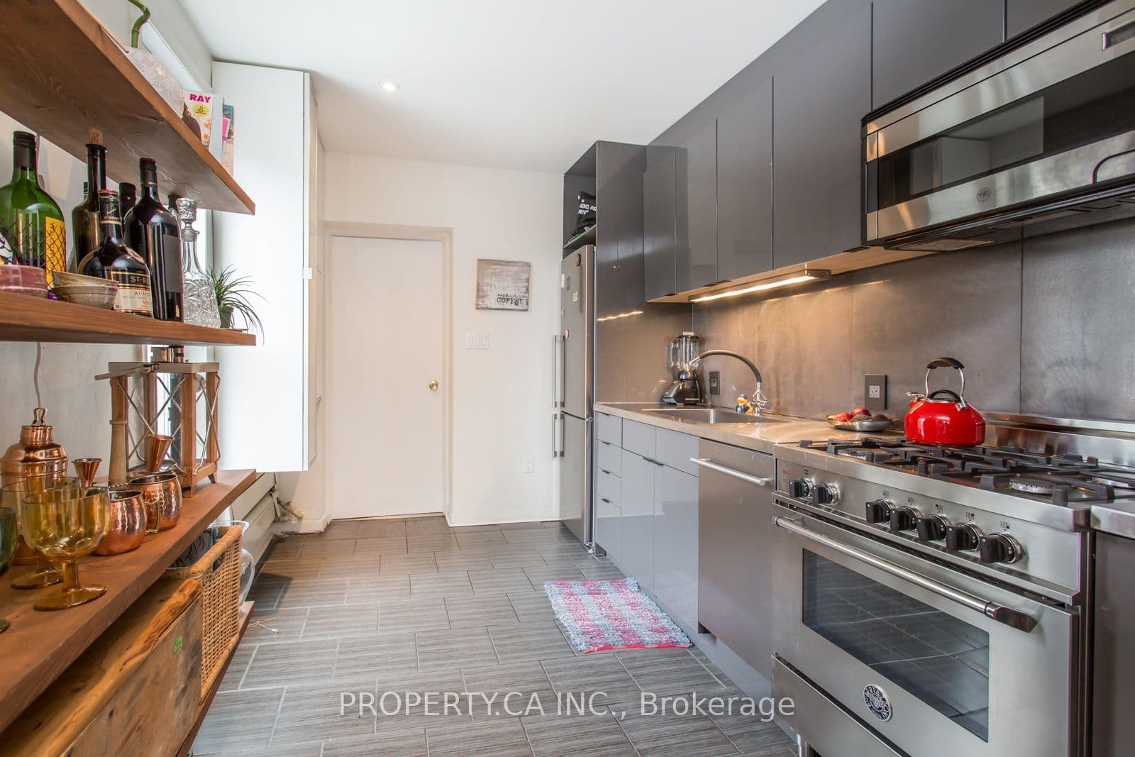 22 Brad Street, Toronto, ON M6P 1N1