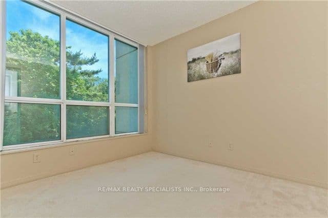 2565 Erin Centre Boulevard 411, Mississauga, ON L5M 6Z8