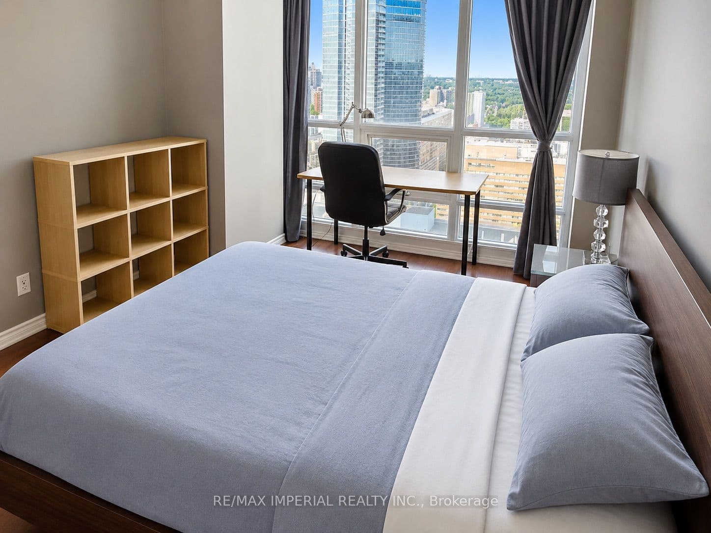 761 Bay Street 3304, Toronto, ON M5G 2R2