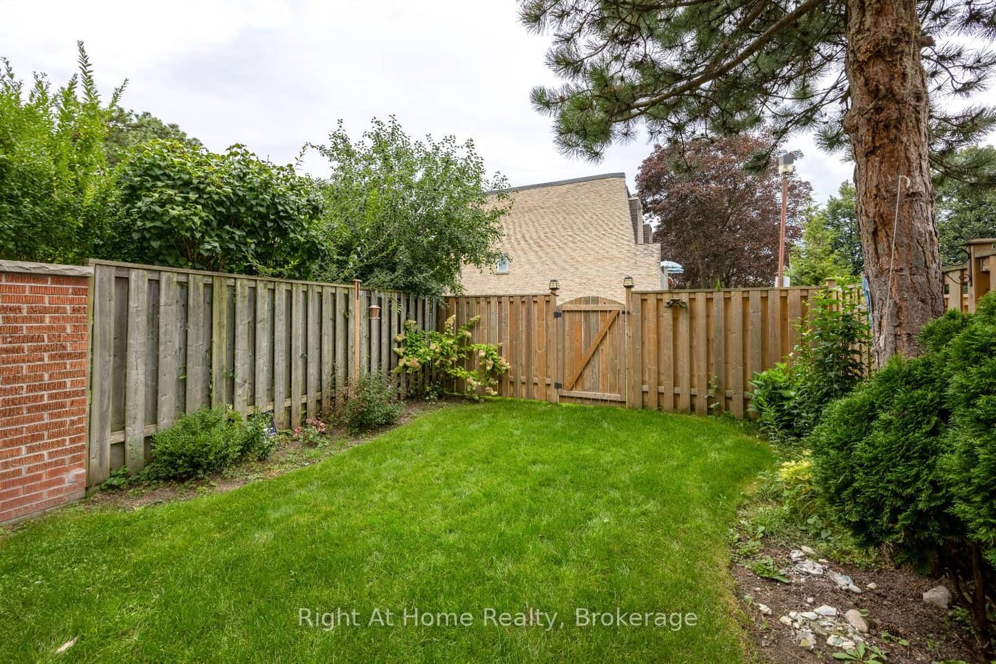 10 Newing Court, Ajax, ON L1S 2T6