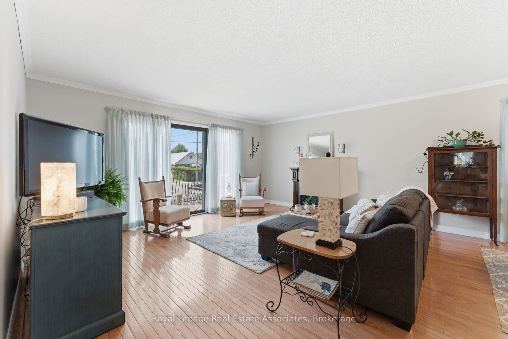 1069 Alexandra Avenue, Mississauga, ON L5E 2A1