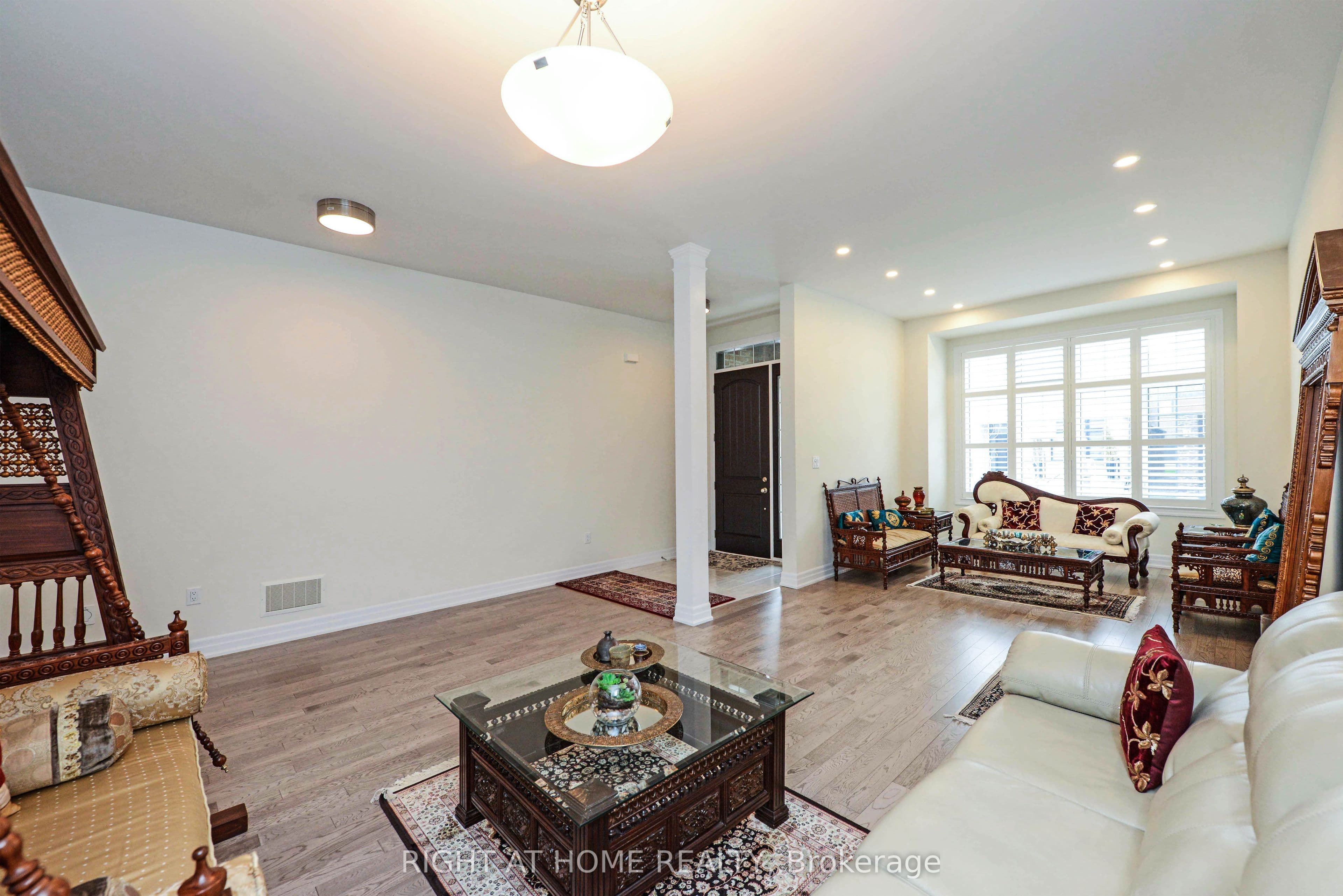 3286 Charles Biggar Drive, Oakville, ON L6M 1N3