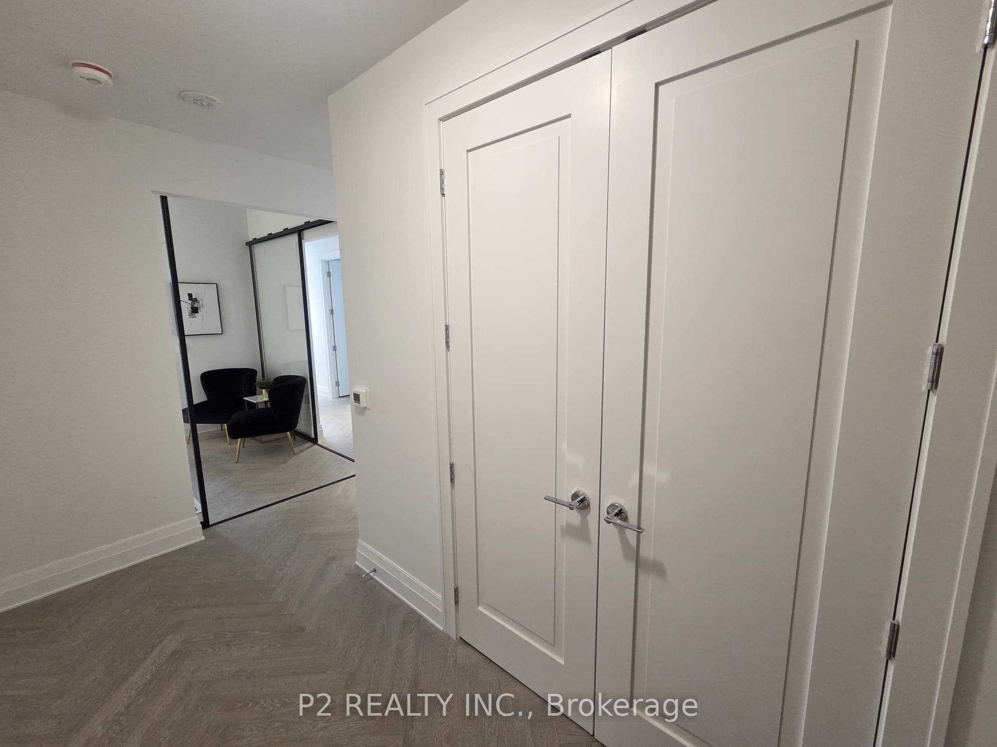 2 Forest Hill Road 411, Toronto, ON M4V 2L3