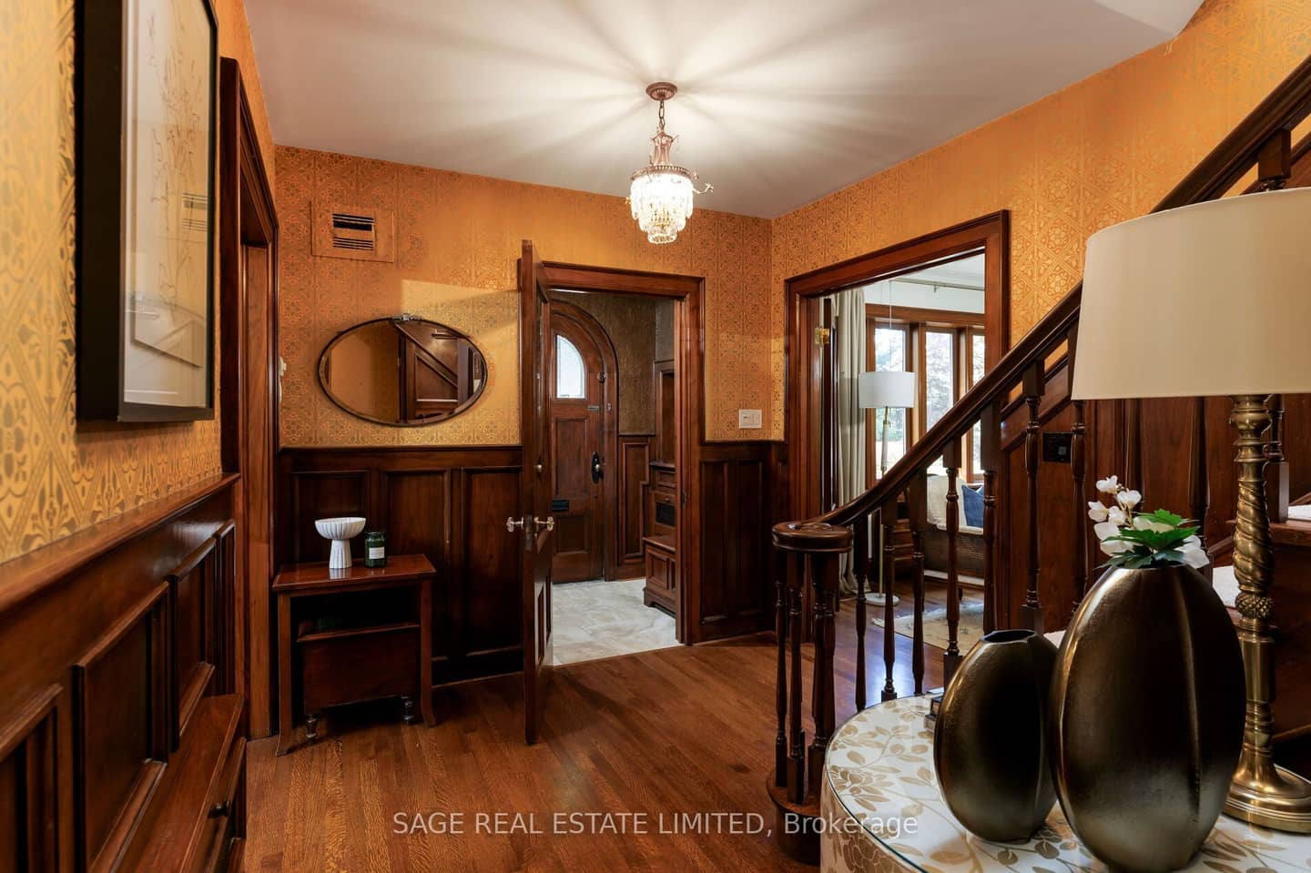 51 King Georges Road, Toronto, ON M8X 1L4