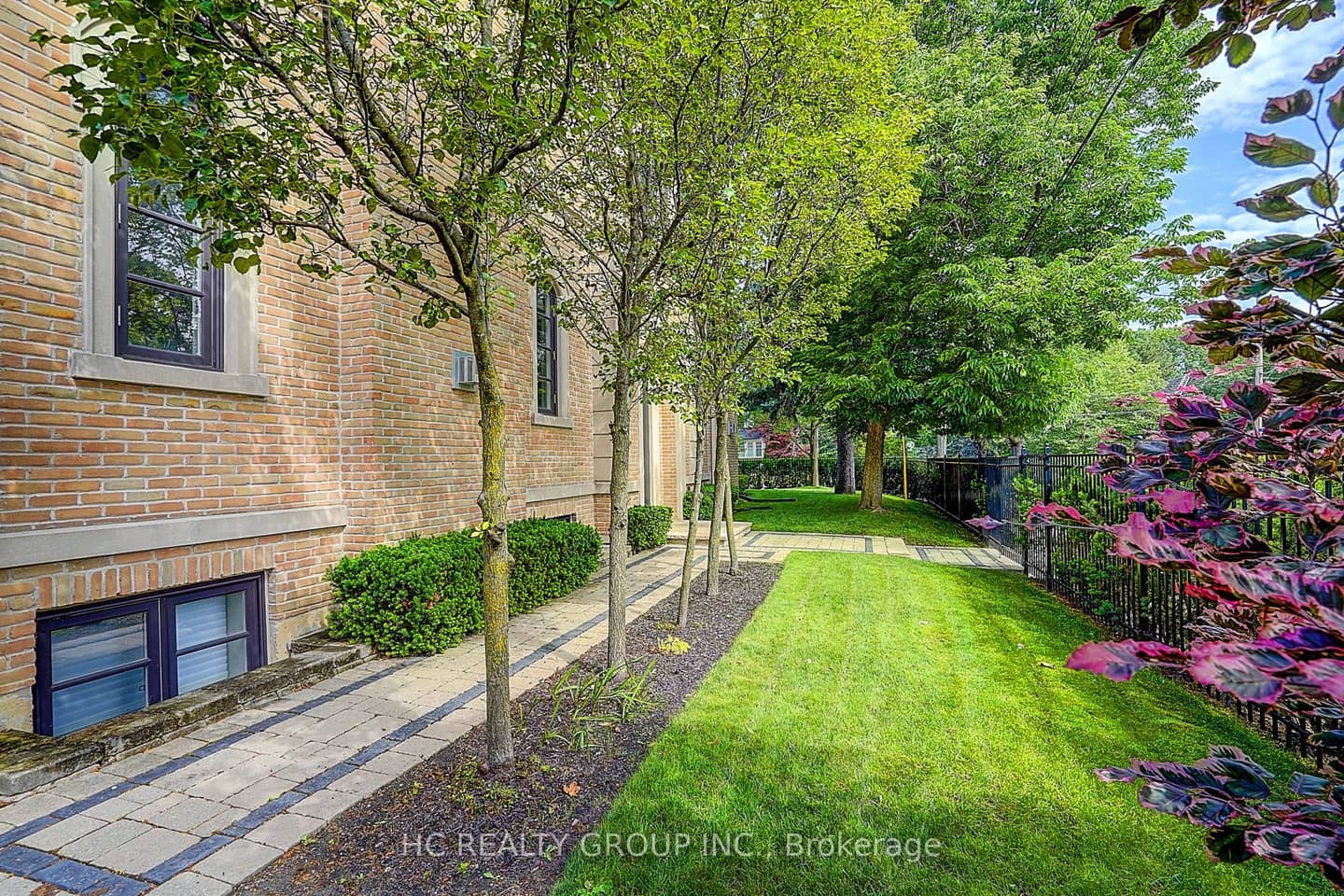 119 Strathallan Boulevard, Toronto, ON M5N 1S9