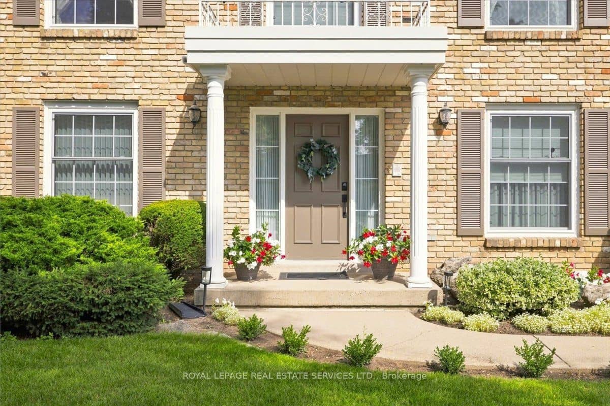 1309 Monmouth Drive, Burlington, ON L7P 3N4