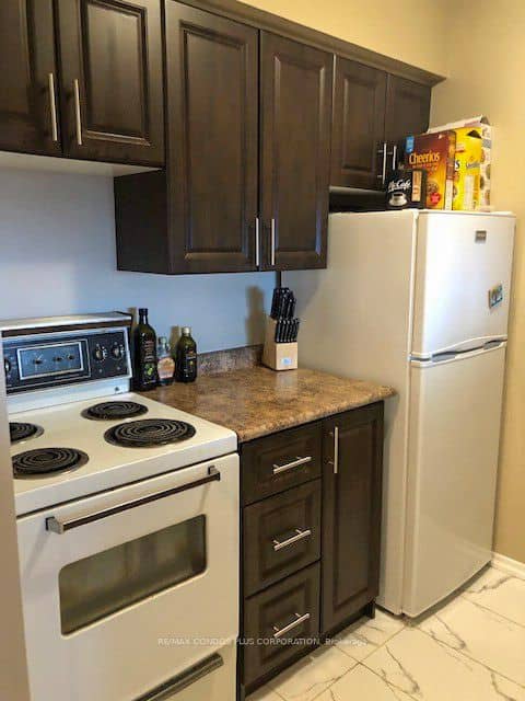44 St Joseph Street 1215, Toronto, ON M4Y 2W4