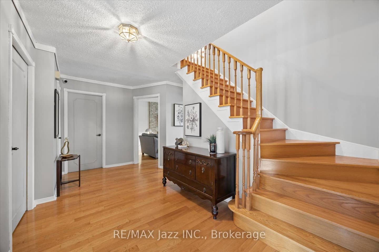 28 Jubilee Court, Whitby, ON L1N 6R3