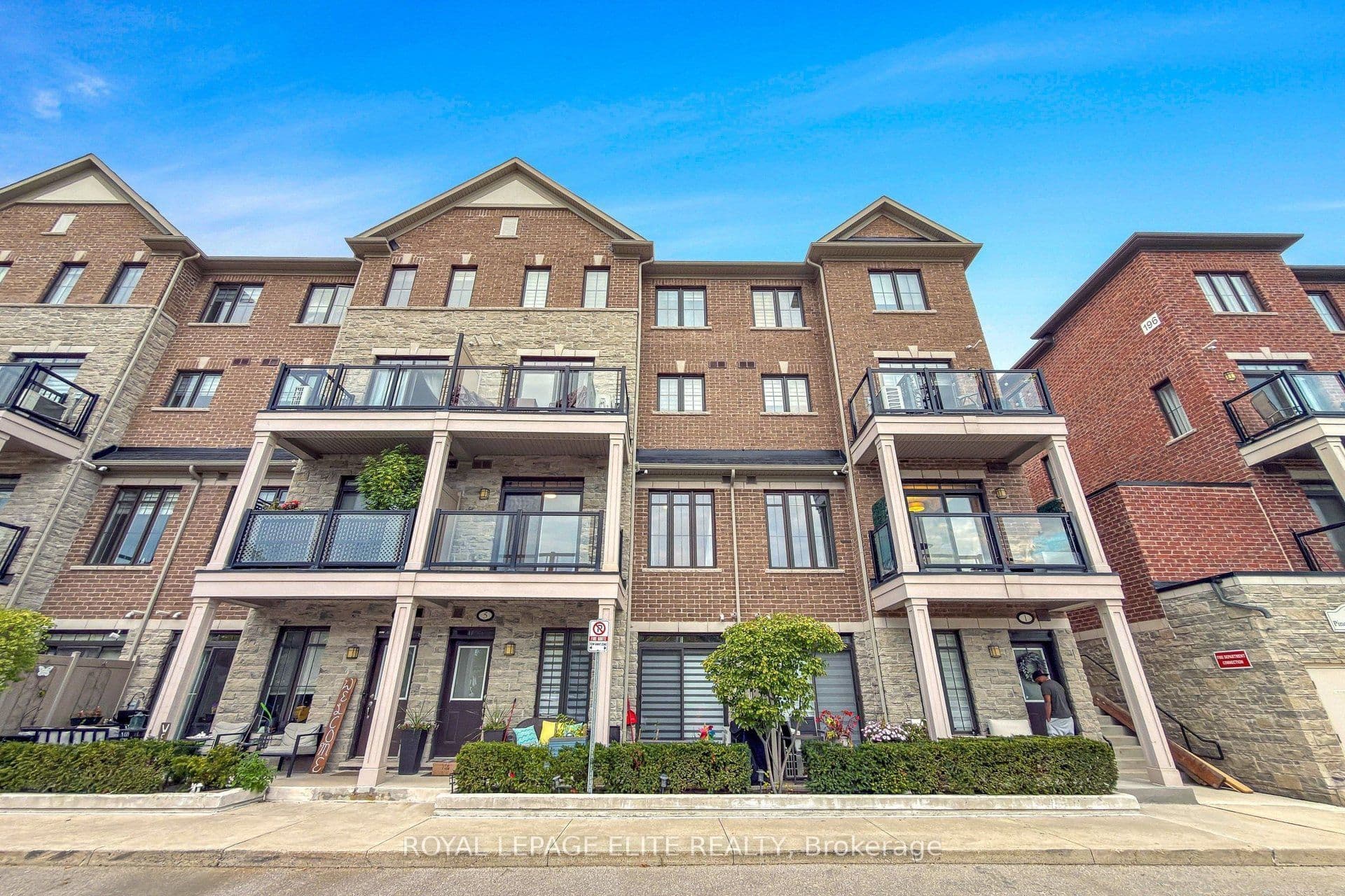 198 Pine Grove Road 06, Vaughan, ON L4L 1X3