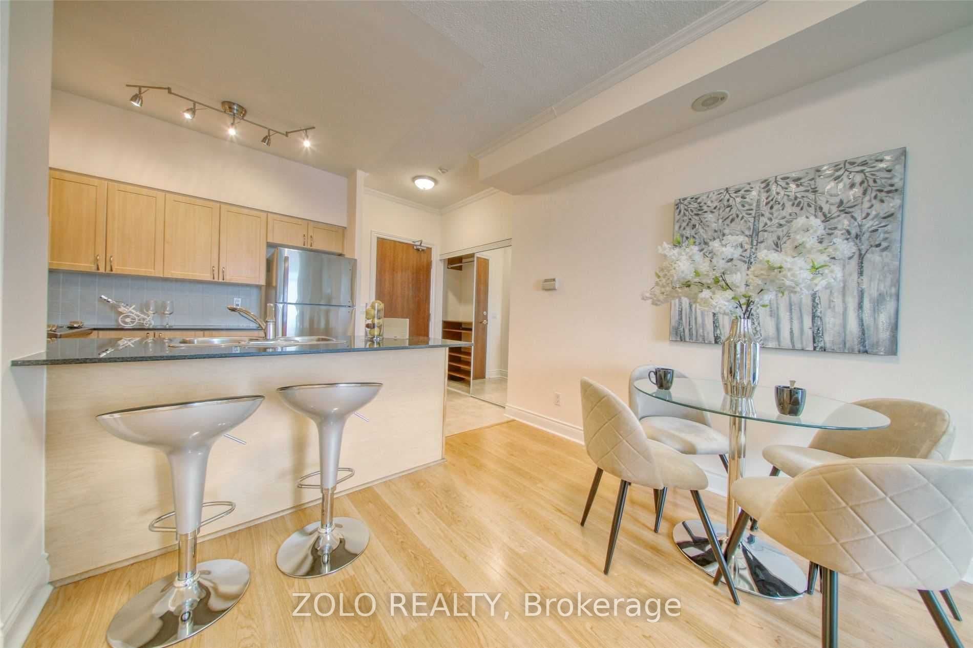 7 North Park Road 1912, Vaughan, ON L4J 0C9