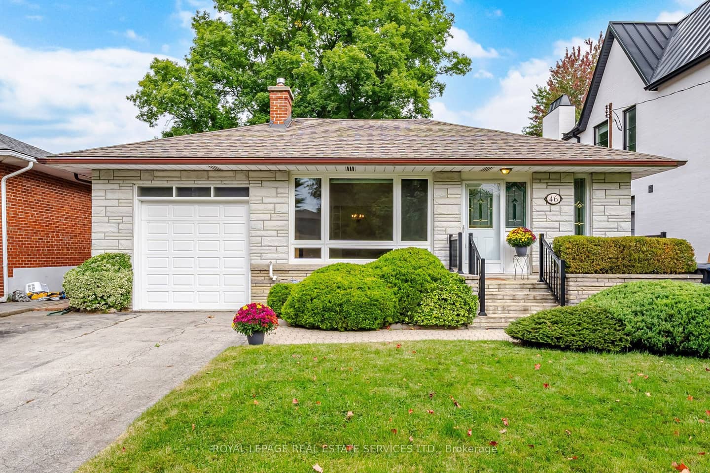 46 Cardigan Road, Toronto, ON M8Z 2W2