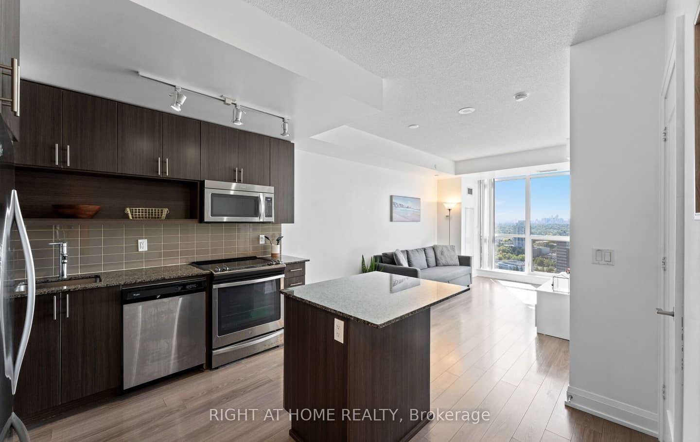 18 Graydon Hall Drive 2112, Toronto, ON M3A 0A4