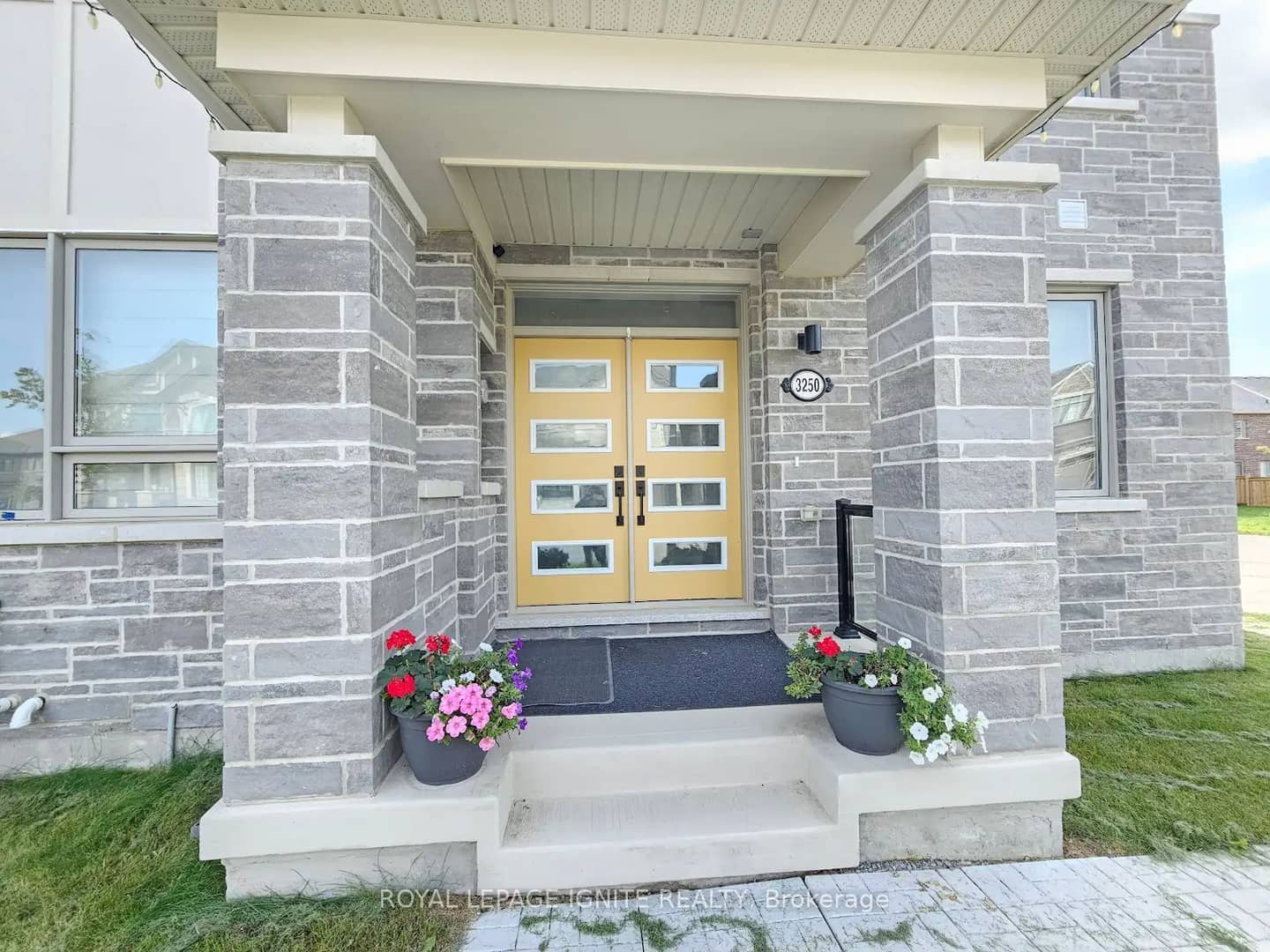 3250 Chimney Swift Crescent, Pickering, ON L1X 0N3