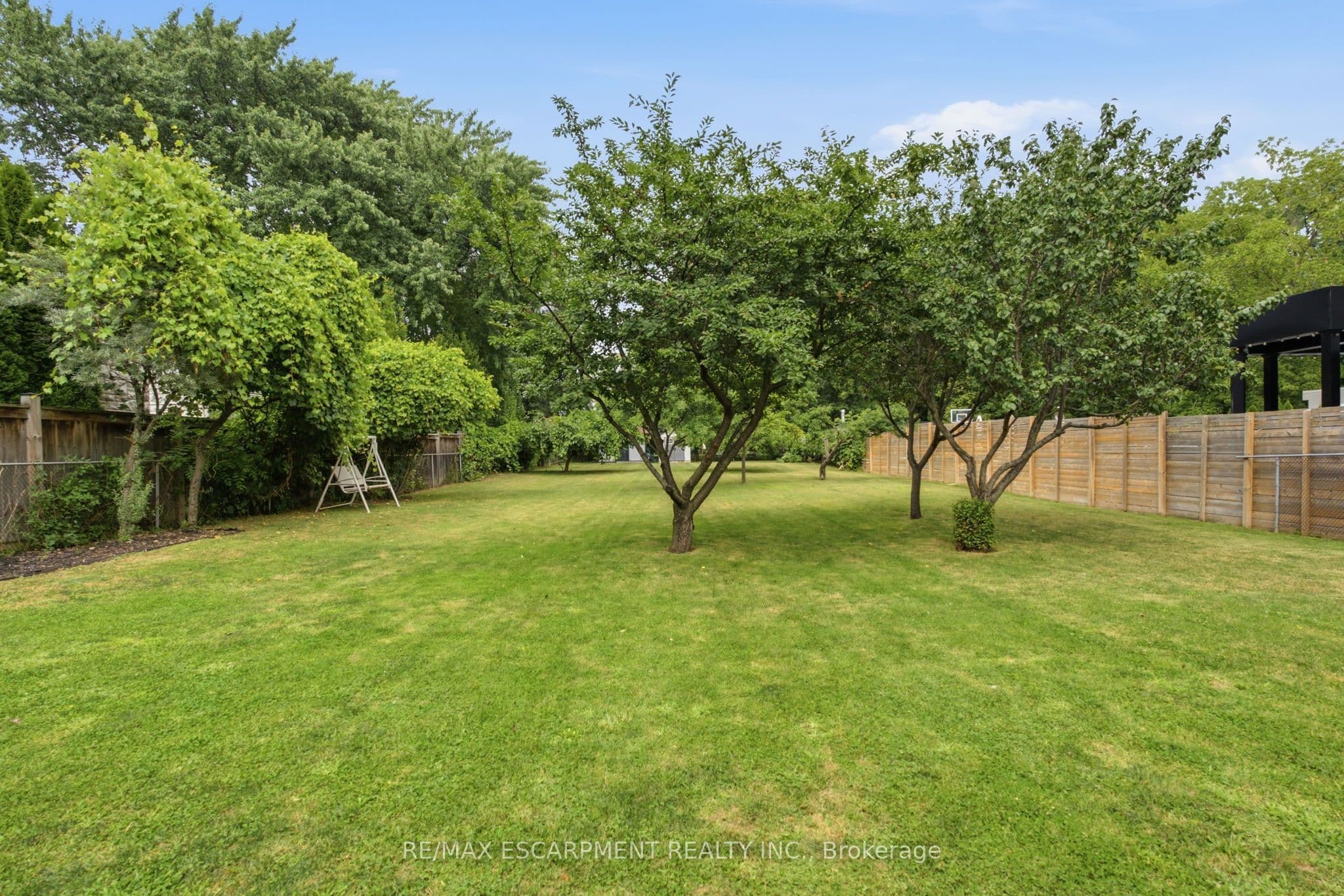 513 Maplehurst Avenue, Oakville, ON L6L 4Y8