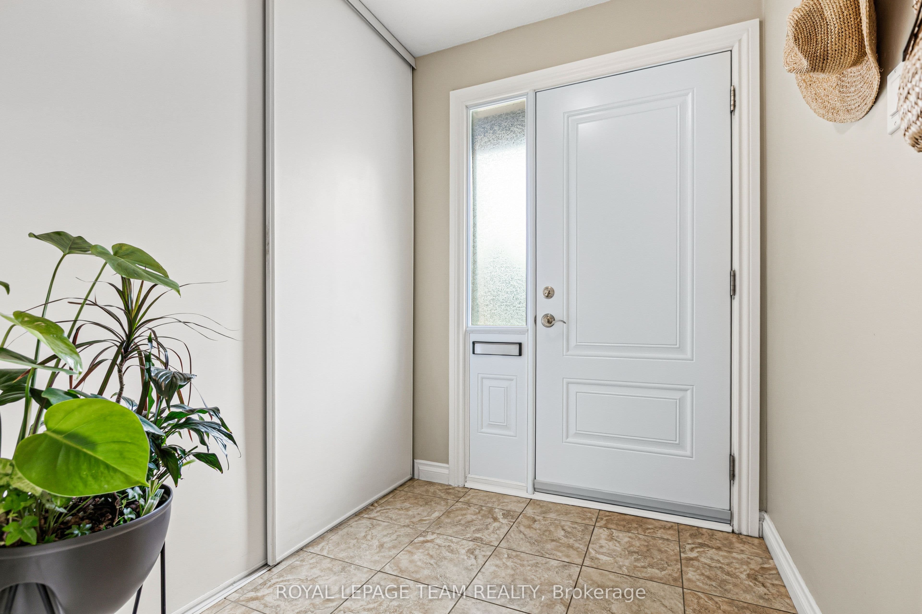 82 McClintock Way 68, Kanata, ON K2L 2A2