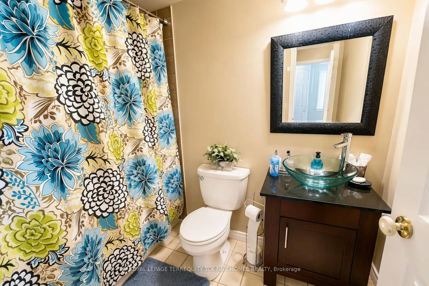 55 Kingsbridge Garden Circle 210, Mississauga, ON L5R 1Y1