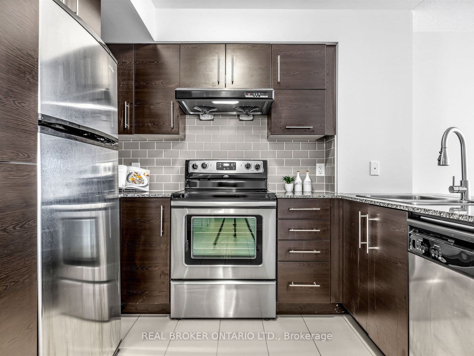 233 South Park Road 1012, Markham, ON L3T 0B3