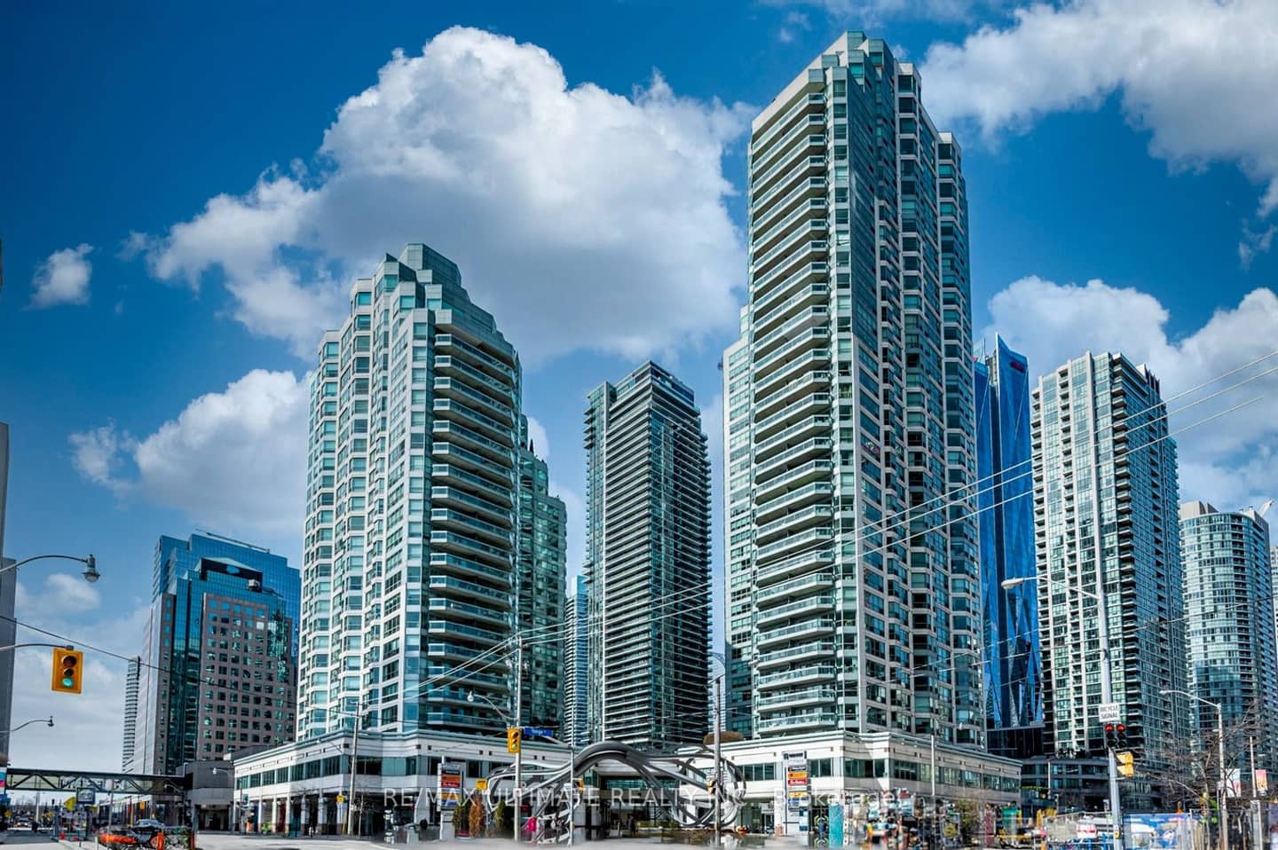 10 Queens Quay W 2206, Toronto, ON M5J 2R9