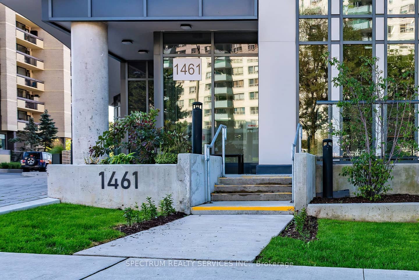 1461 Lawrence Avenue 307, Toronto, ON M6L 0A6