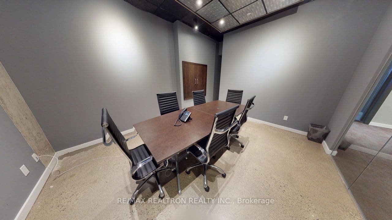 758 Sheppard Avenue W, Toronto, ON M3H 2S8